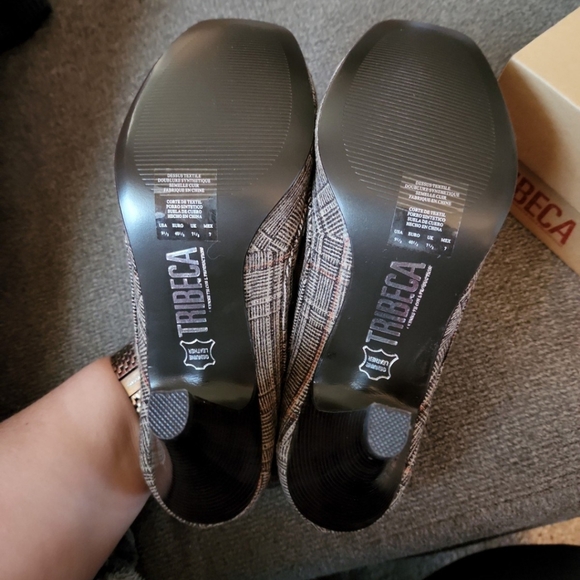 NEW in Box Tribeca by Kenneth Cole brown plaid heels pumps sz 9.5 - Picture 4 of 6